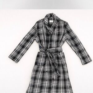 Chic Plaid Trench Coat in Black and White